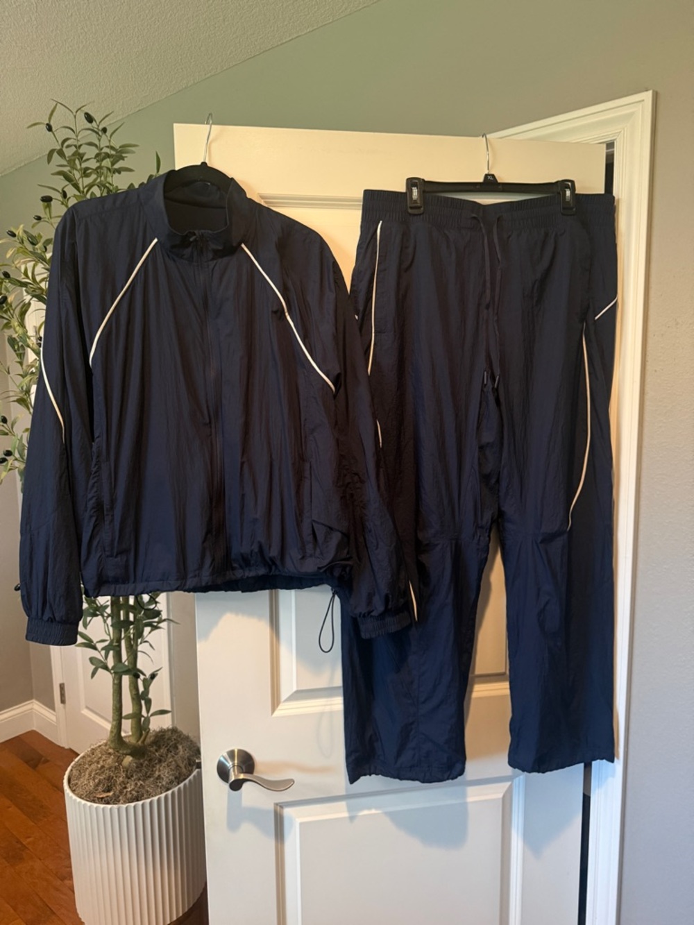 Lululemon License to Train Set - Picture 2 of 8